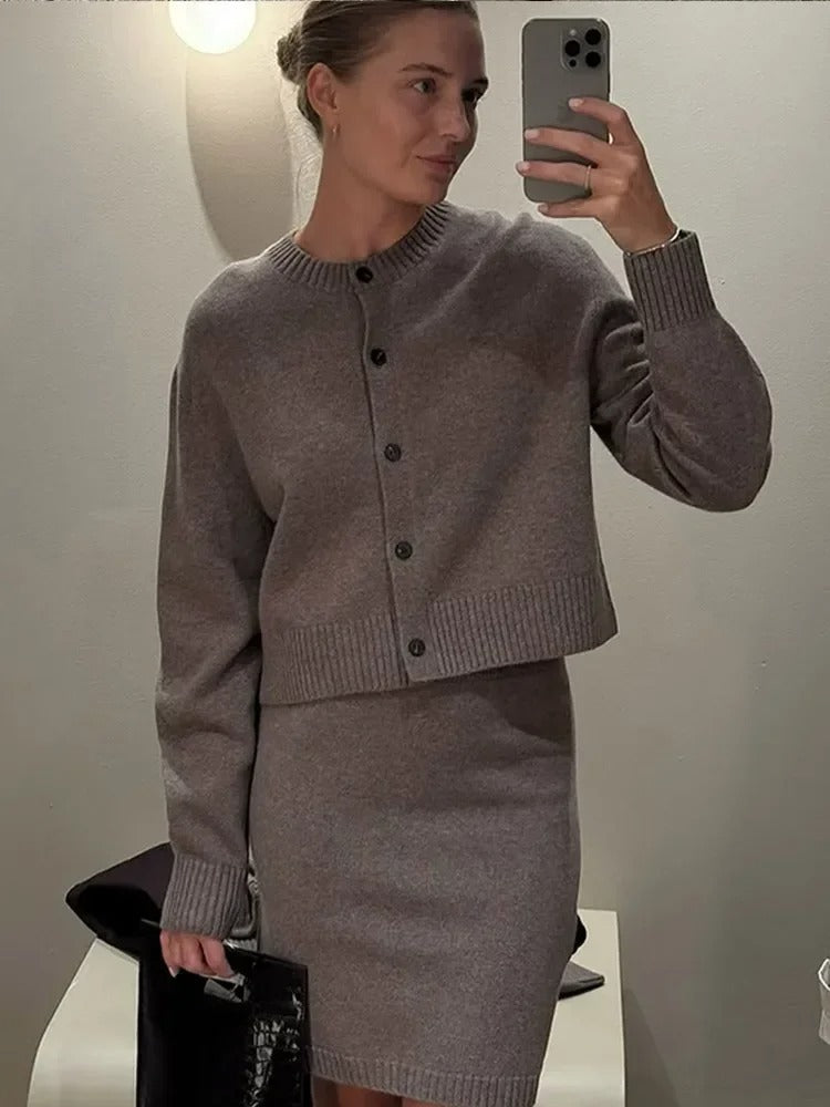 Elegant Round-Neck Cotton Knit Cardigan